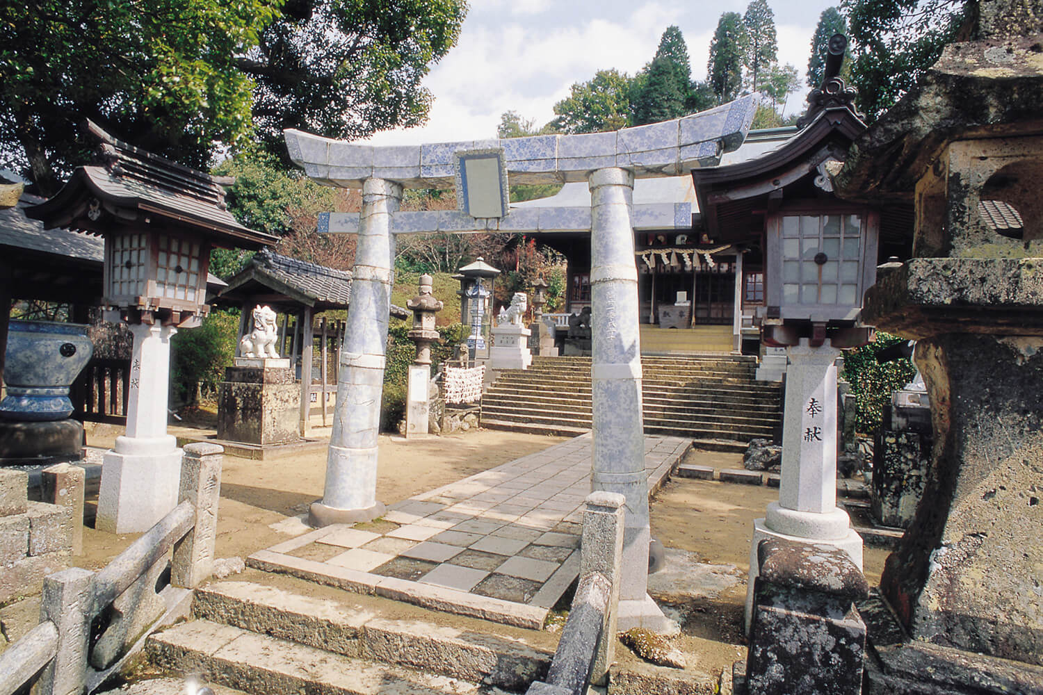 Shueyama-Shrine in Arita
