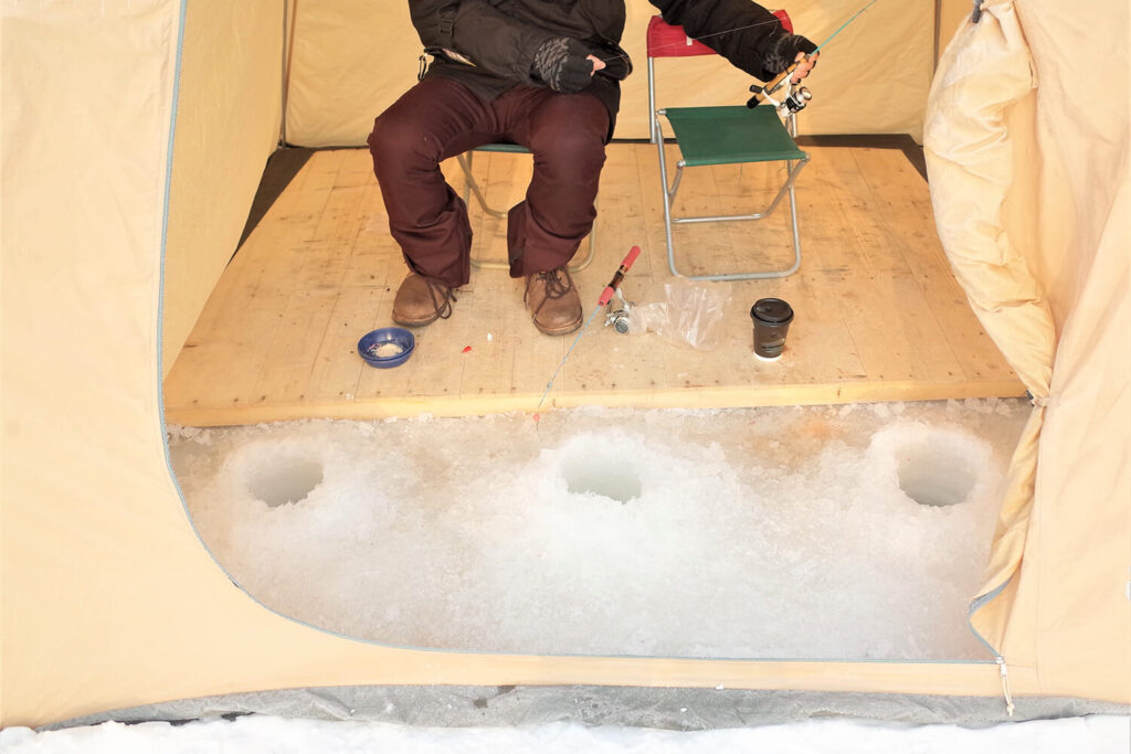 Hokkaido_Try out Ice Fishing Experience in this cold winter 