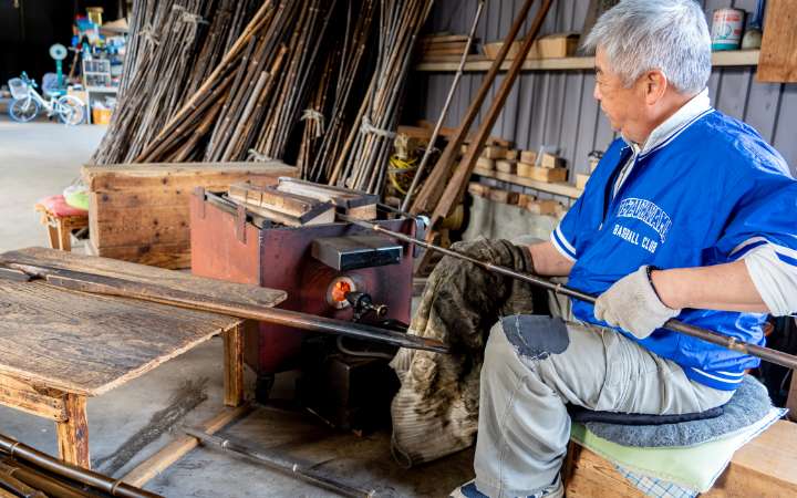 Visit to a family-run black bamboo workshop in Haradani, Japan—the country’s last remaining producer of black bamboo—offering a rare glimpse into traditional bamboo craftsmanship after a scenic walk.
