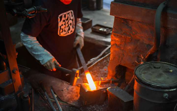 Knife craftsman in Sakai, Sakai City, in Ōsaka prefecture, has a legacy of knife crafting that is over 600 years old, once endorsed by the Tokugawa Shogunate and now the source of high-quality kitchen knives. 