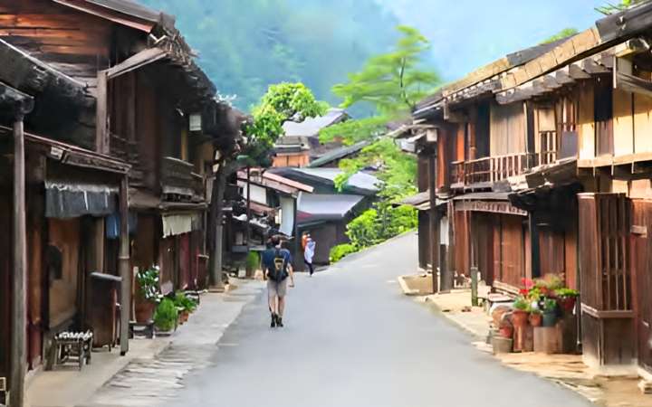 Historic post town of Tsumago on the Nakasendo Trail in Japan – beautifully preserved Edo-period streetscape with traditional wooden buildings, no power lines, and an immersive old Japan atmosphere