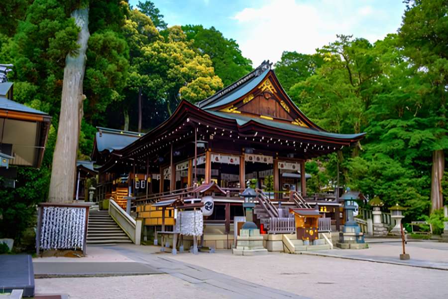Himure Hachimangū Shrine in Ōmihachiman on the shores of Lake Biwa, featured on the Lake Biwa: Gateway to Kyoto 5-day self-guided walking tour in Shiga, Japan.